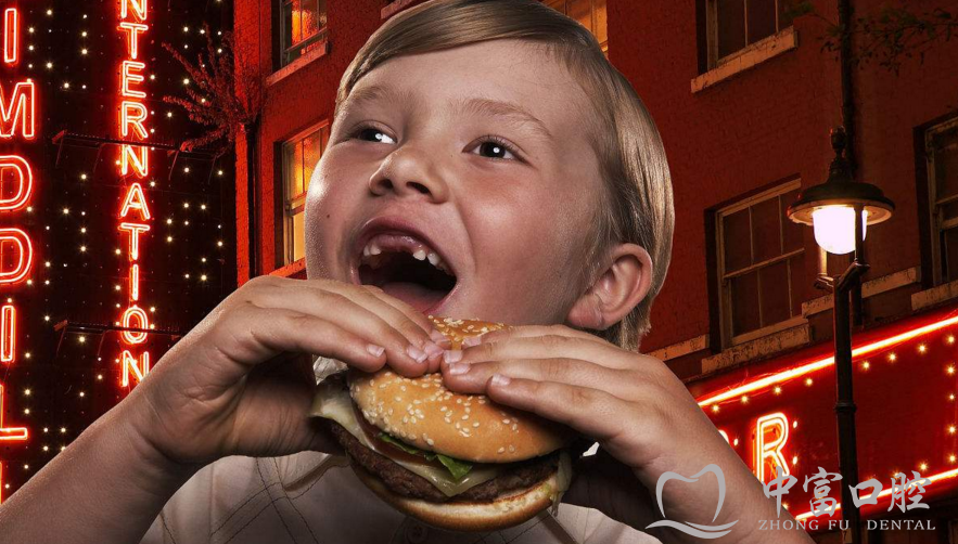 门牙缺失还能做矫正吗？